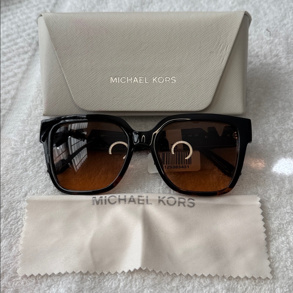 Michael Kors MK 2170U (Karlie) T 54[]17 140 Sunglasses